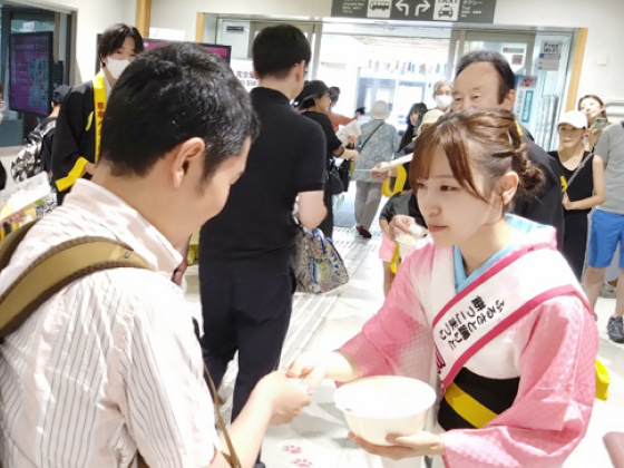 令和6年8月 大館能代空港にて「北あきたバター餅」配布